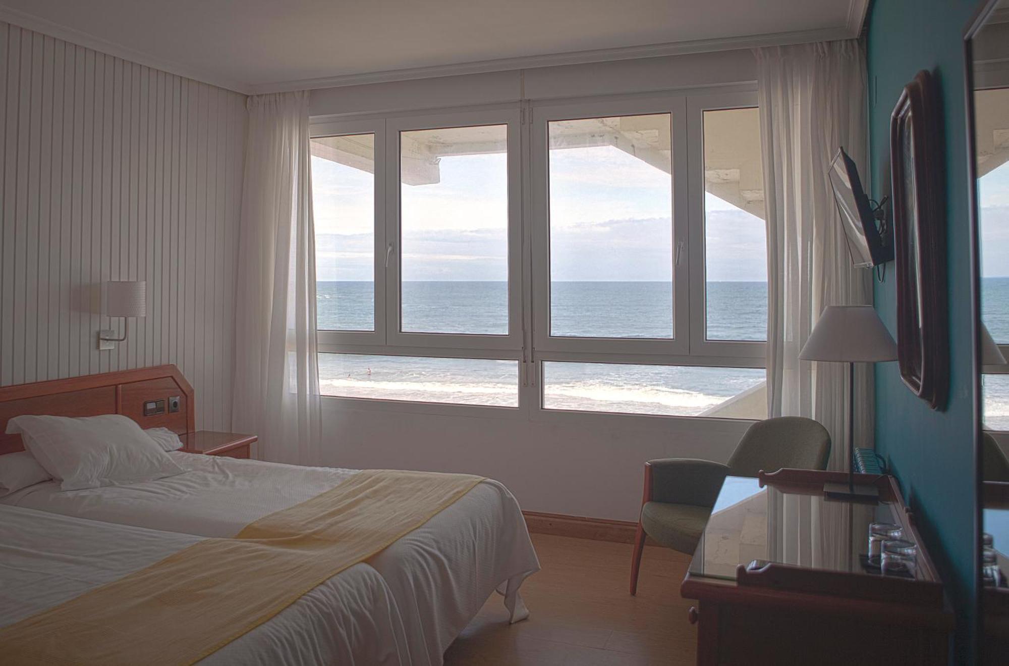 Hotel Josein Комильяс Экстерьер фото