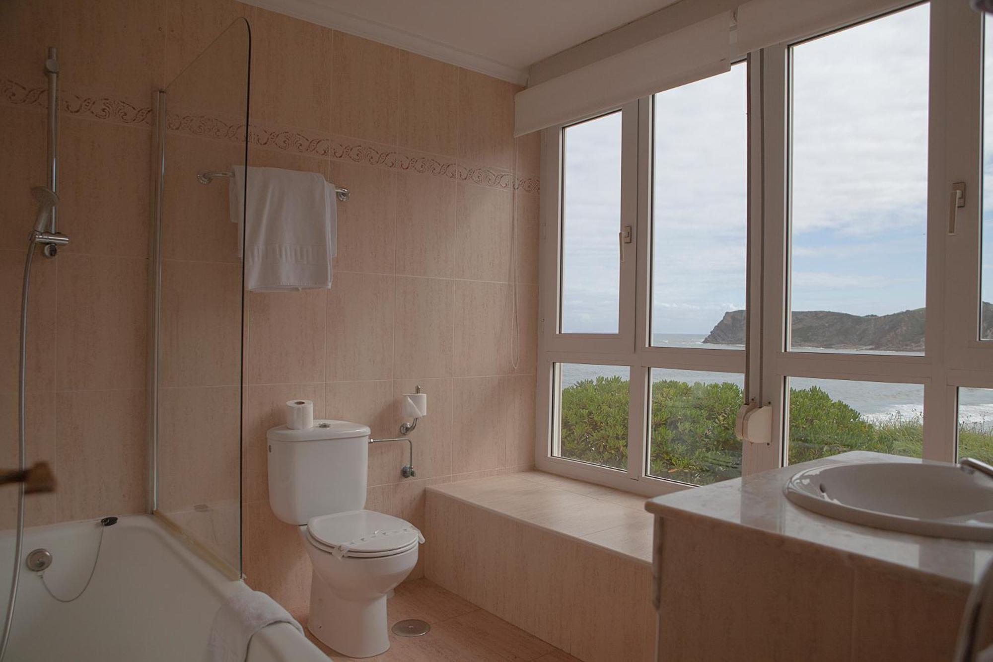 Hotel Josein Комильяс Экстерьер фото