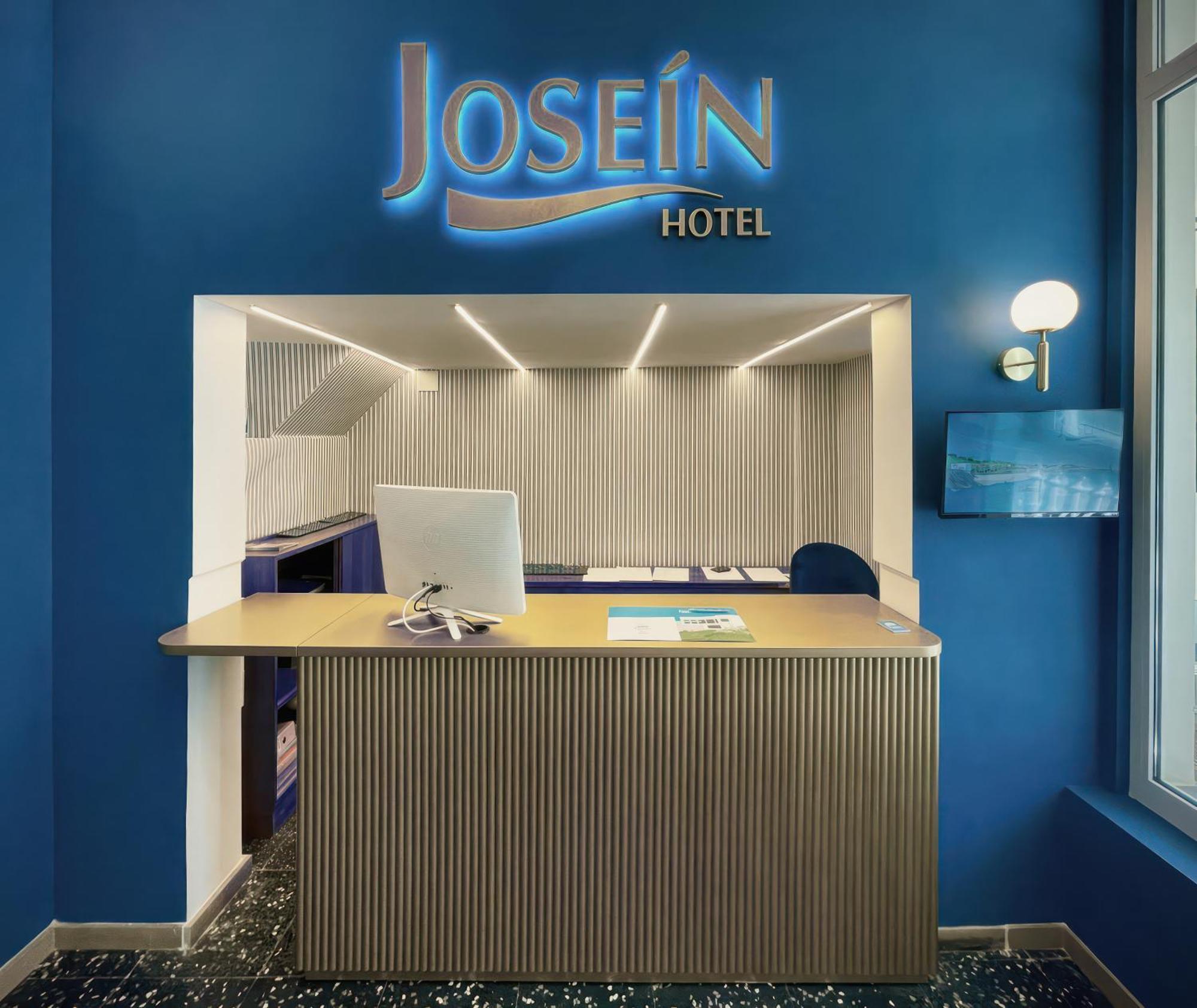 Hotel Josein Комильяс Экстерьер фото