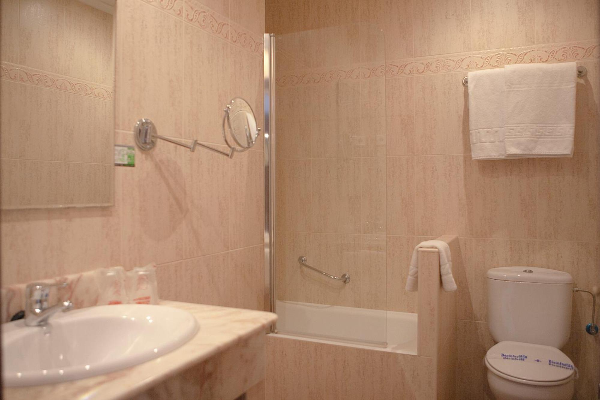 Hotel Josein Комильяс Экстерьер фото