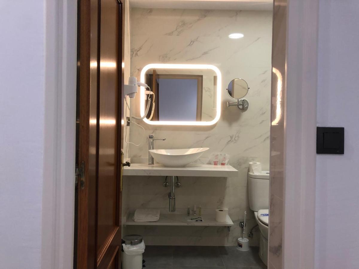 Hotel Josein Комильяс Экстерьер фото
